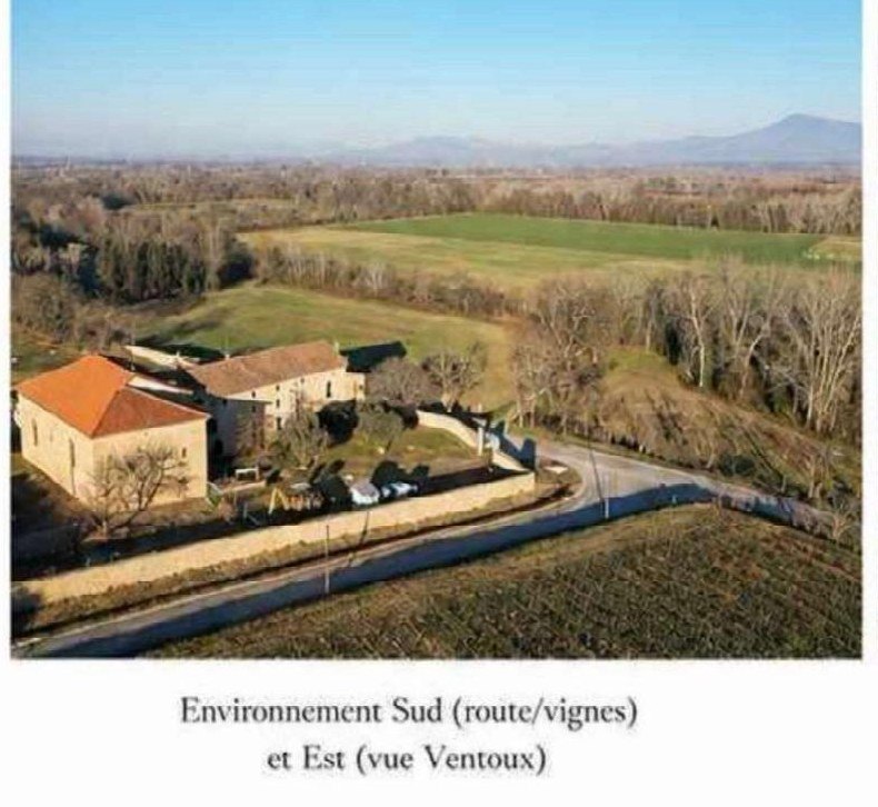 Vue aérienne de la propriété et de son environnement agricole