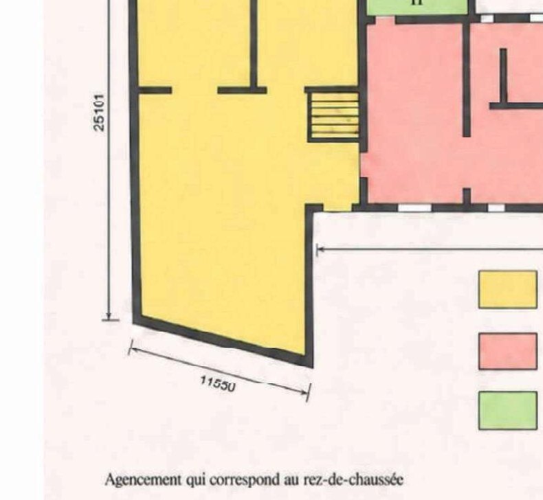 Plan d’agencement du rez-de-chaussée distinguant l’aile événementielle, le corps principal et les deux logements